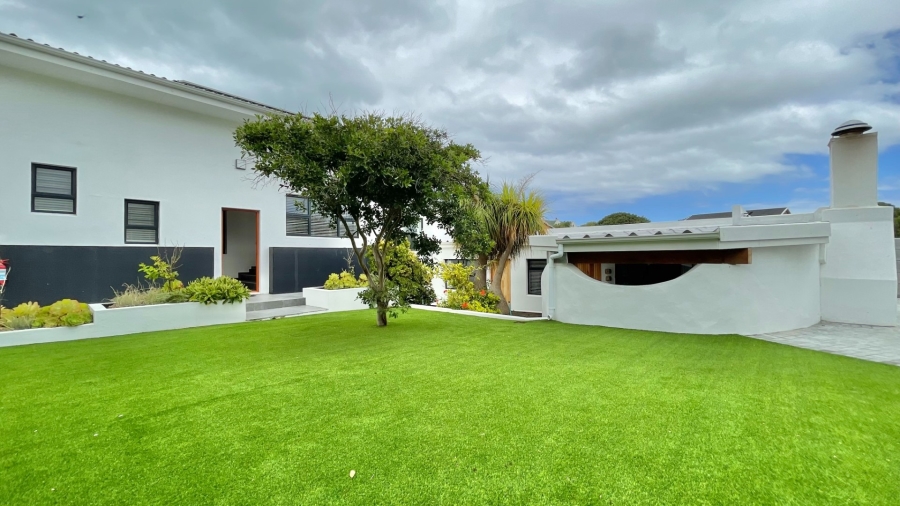 5 Bedroom Property for Sale in Gansbaai Central Western Cape